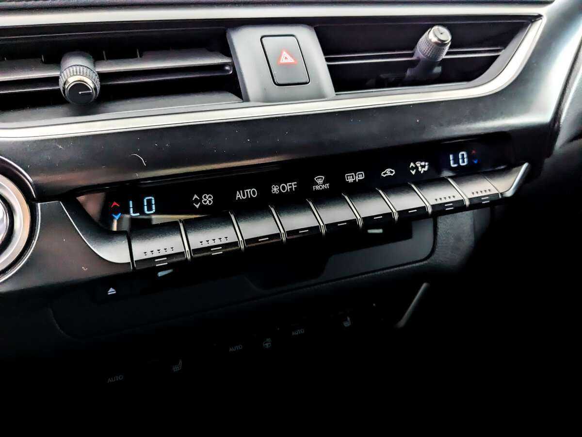 Купить Lexus UX 200, 2020, 88 849 км, фото №21