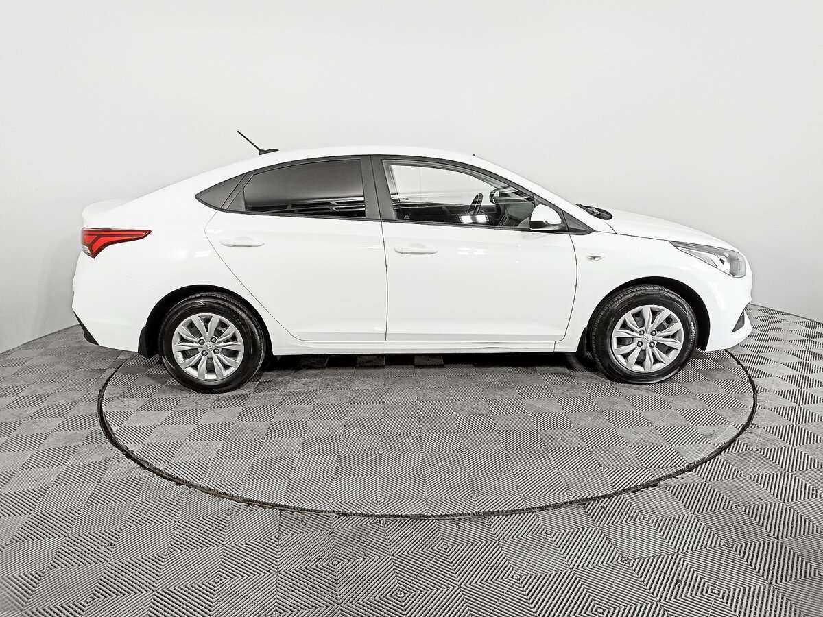 Купить Hyundai Solaris, 2017, 48 102 км, фото №4