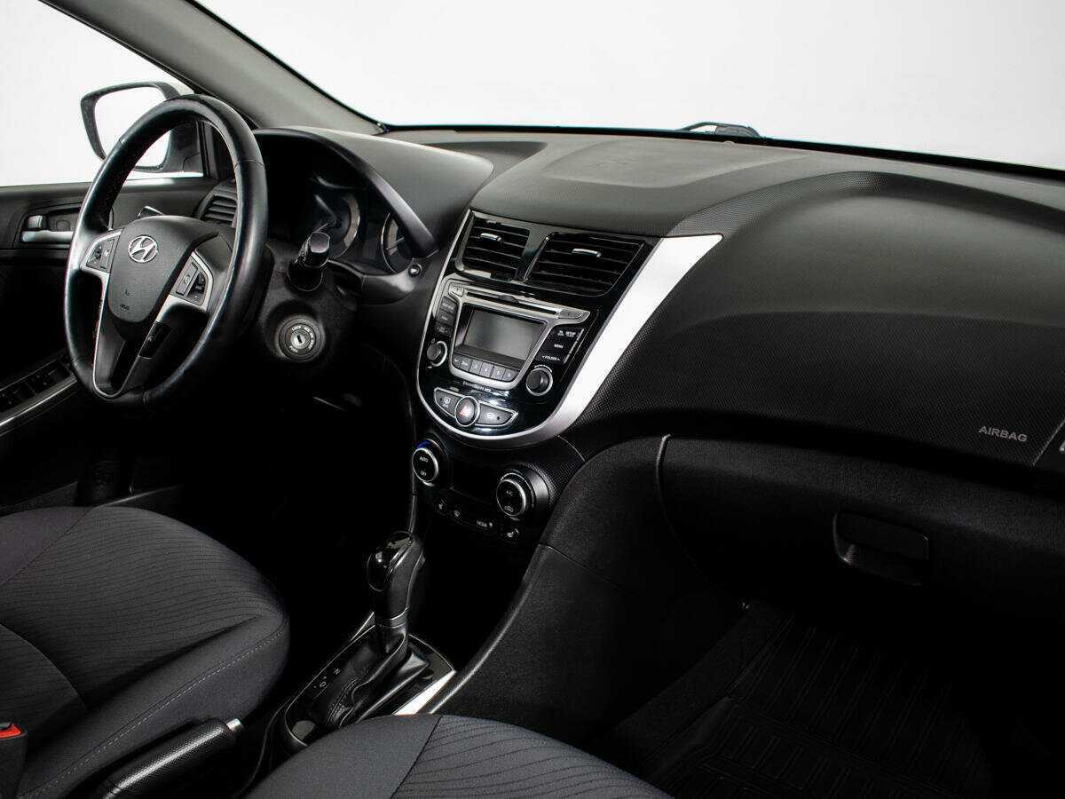 Купить Hyundai Solaris, 2016, 76 800 км, фото №9