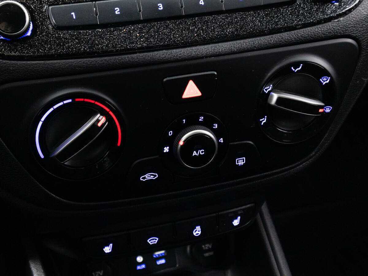 Купить Hyundai Solaris, 2018, 165 780 км, фото №16