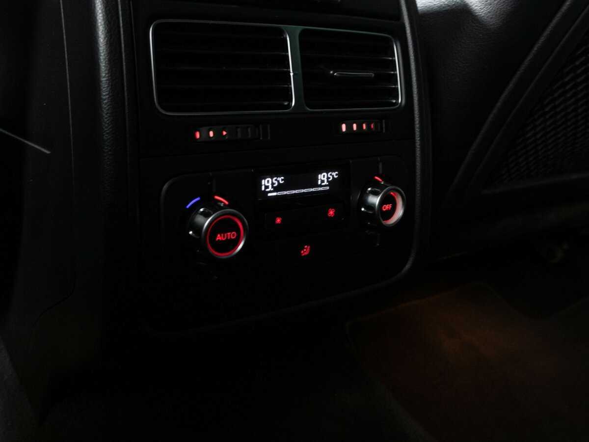 Купить Volkswagen Touareg, 2012, 329 160 км, фото №18