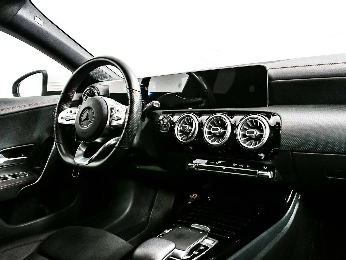 Купить Mercedes-Benz CLA 200, 2019, 66 210 км, фото №9